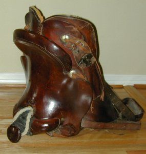Saddle stored on it's horn